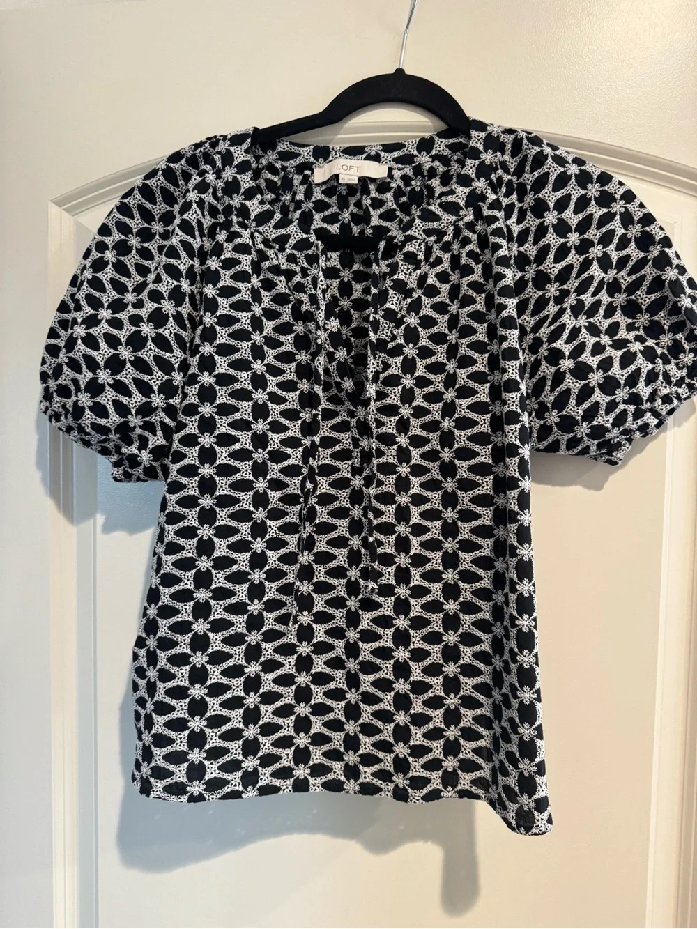 LOFT Black White Geo Print Short Sleeve Tie Neck Blouse Top XS